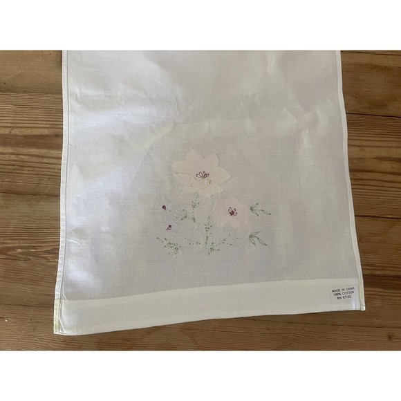 New Tea Fingertip Guests Towels Floral Applique Embroidery 2 Sets of 4 Available - Picture 4 of 13